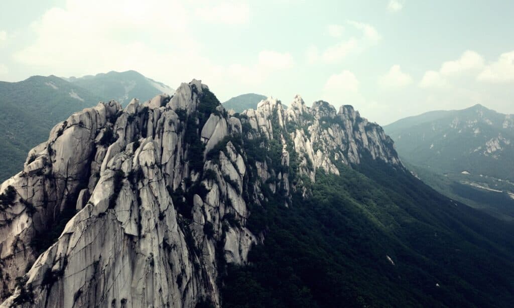 울산바위 강원도 전설-울산 바위, 평풍처럼 펼처진 웅장한 울산바위의 전경